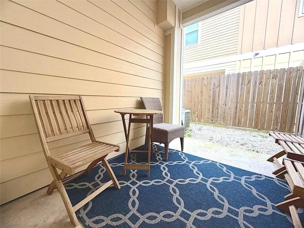 302 Beachside Townhomes 14.jpg