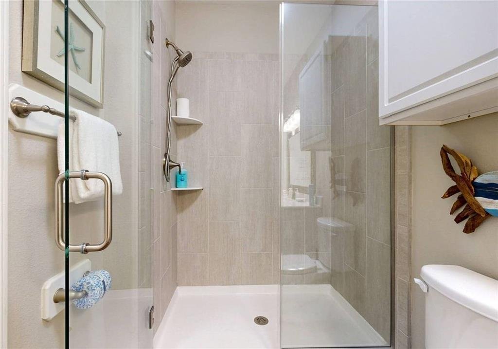 302 Beachside Townhomes 17.jpg