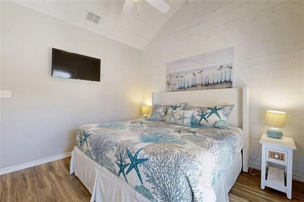 302 Beachside Townhomes 20.jpg