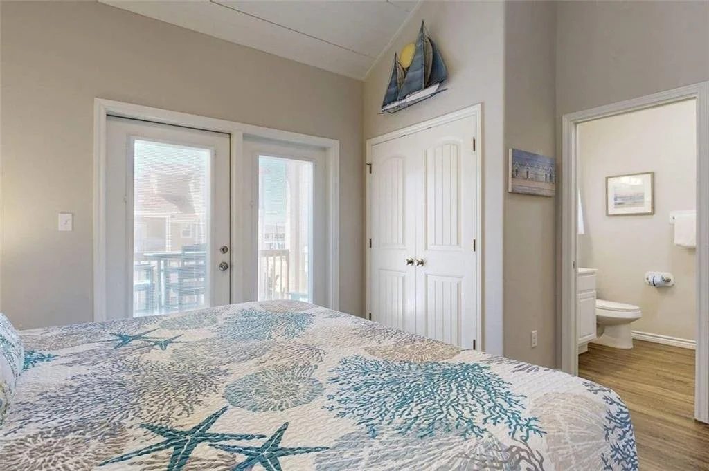 302 Beachside Townhomes 21.jpg