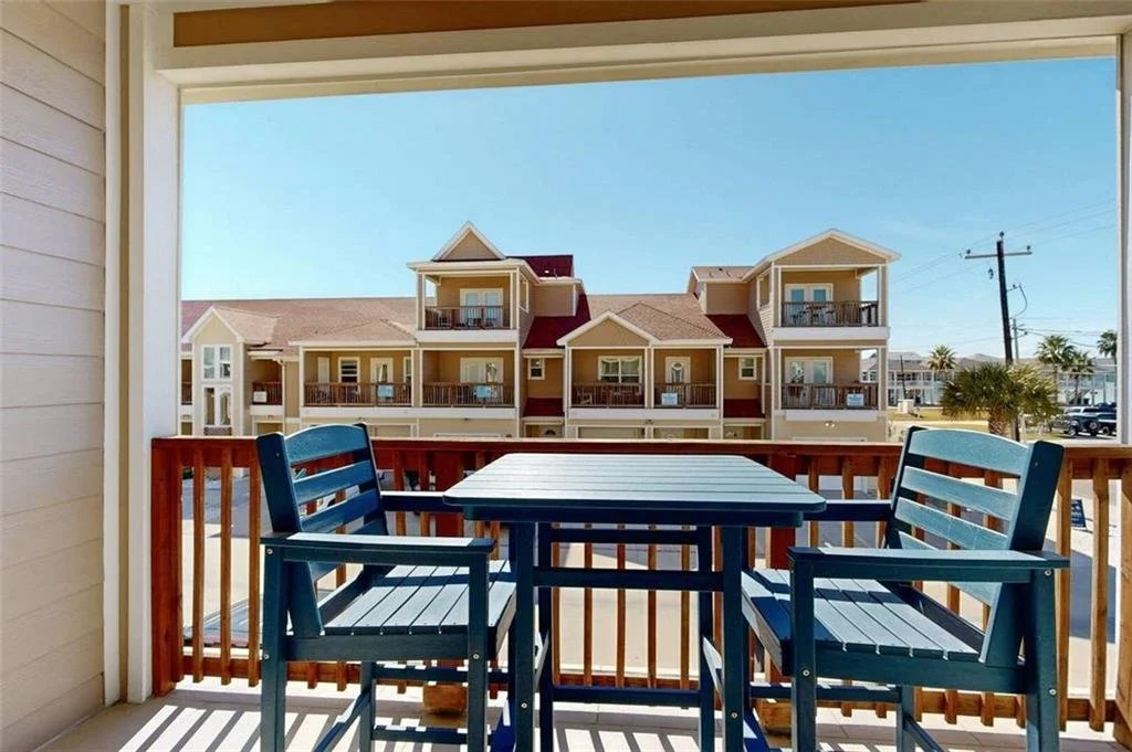 302 Beachside Townhomes 22.jpg