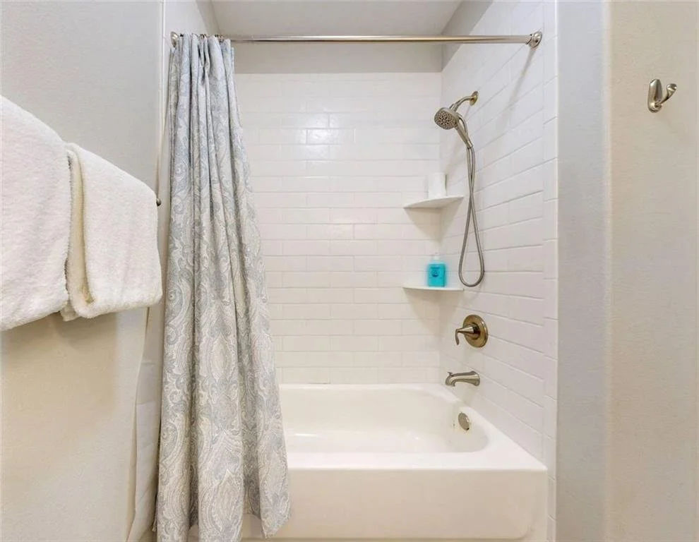 302 Beachside Townhomes 25.jpg