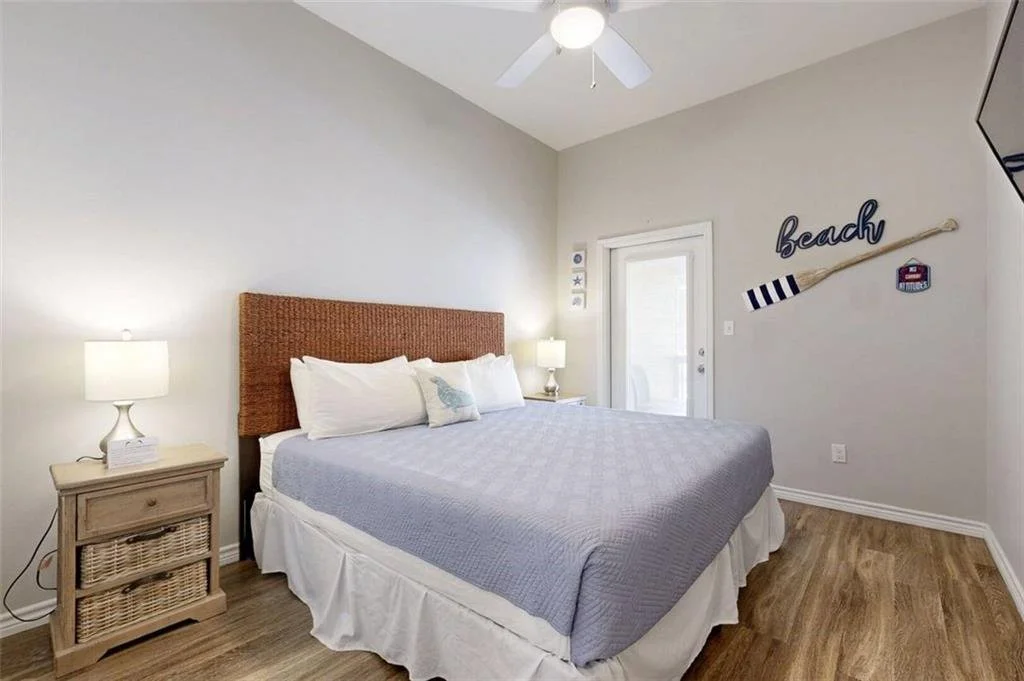 302 Beachside Townhomes 26.jpg