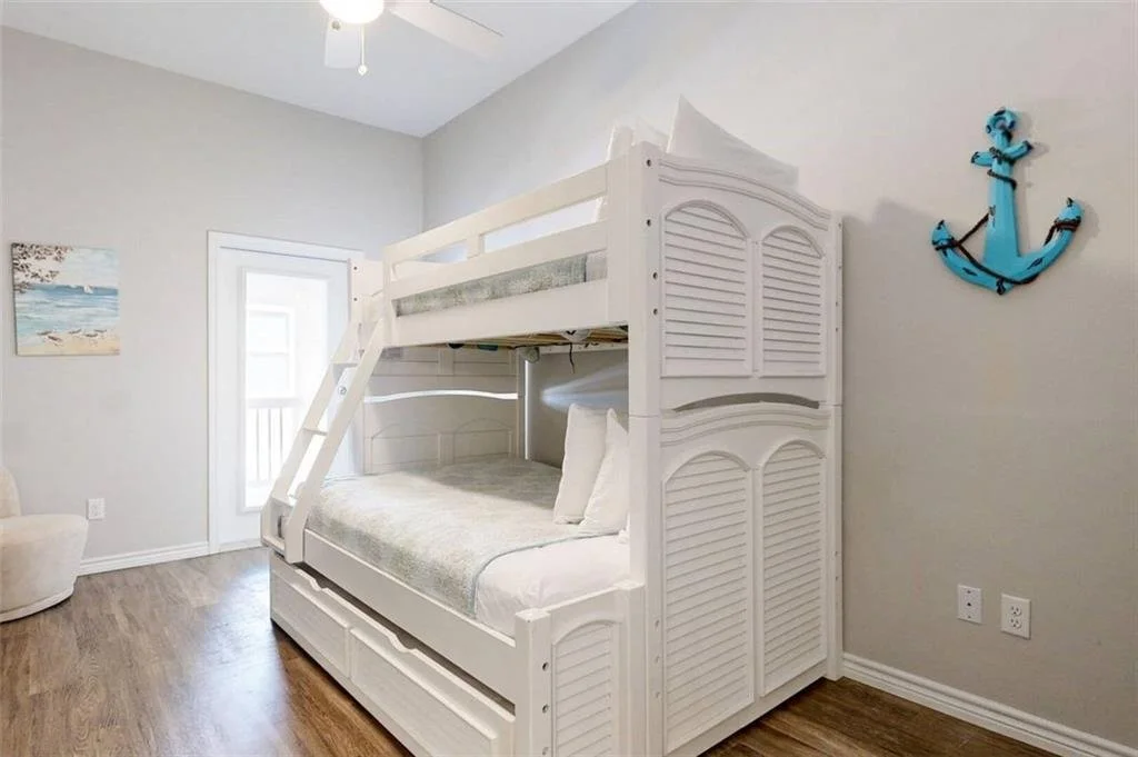 302 Beachside Townhomes 30.jpg