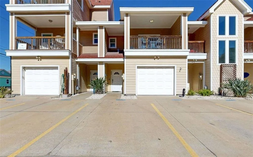 302 Beachside Townhomes 33.jpg