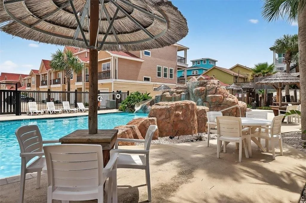 302 Beachside Townhomes 35.jpg