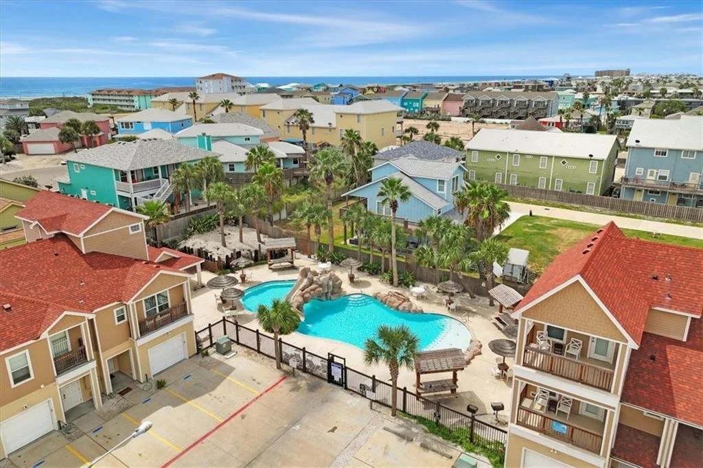 302 Beachside Townhomes 37.jpg