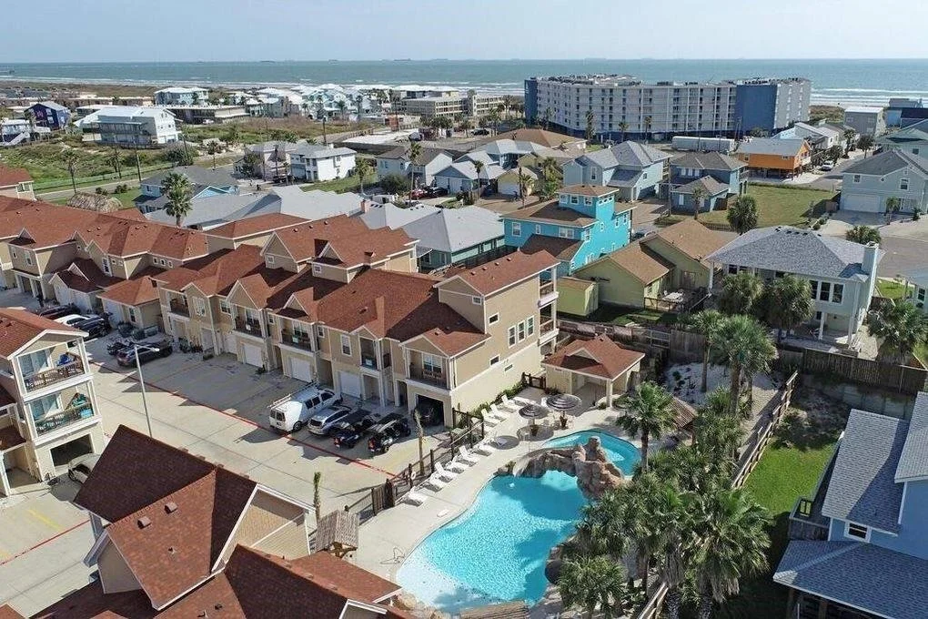 302 Beachside Townhomes 39.jpg