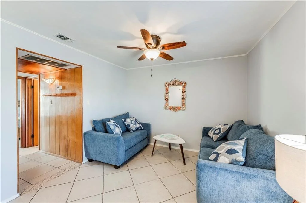 23, Mustang Isle 4.jpg