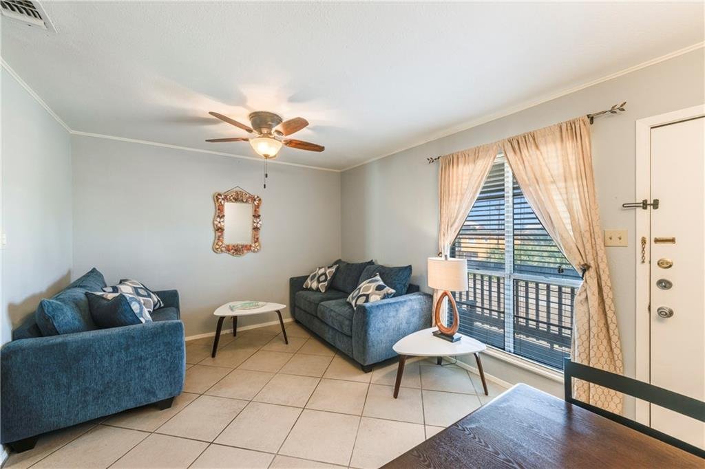 23, Mustang Isle 6.jpg