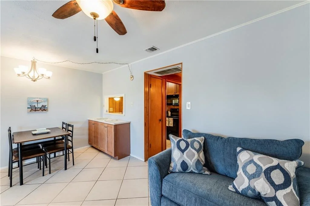 23, Mustang Isle 9.jpg