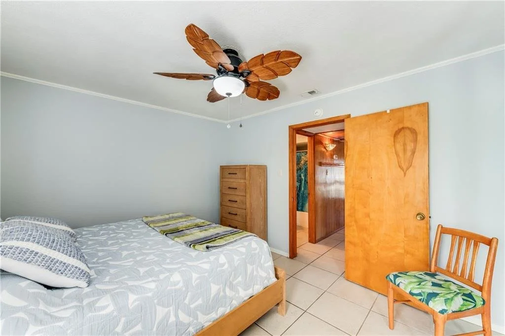 23, Mustang Isle 16.jpg