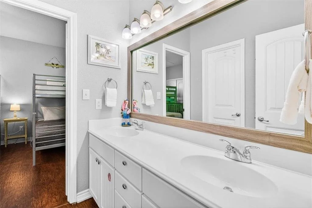 7 Meridian Condos 24.jpg