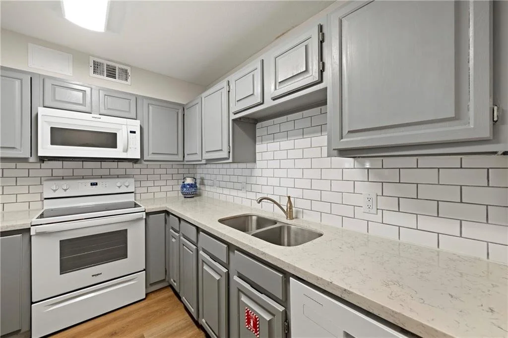 236 La Mirage 10.jpg