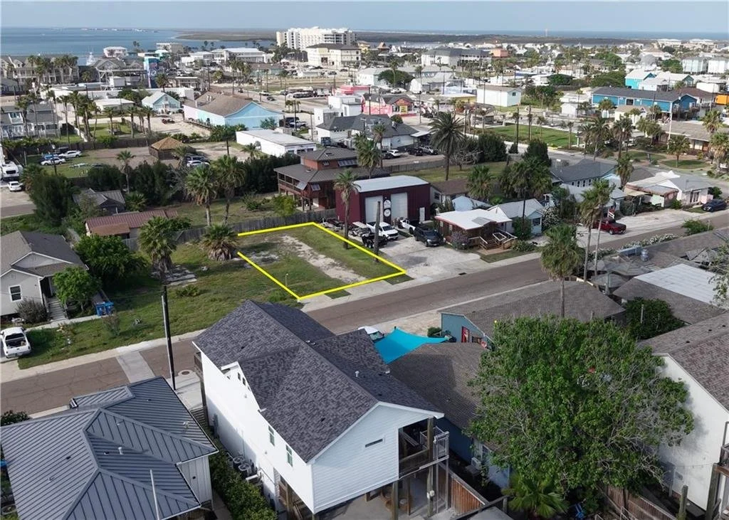 124 W Brundrett Ave 1.jpg