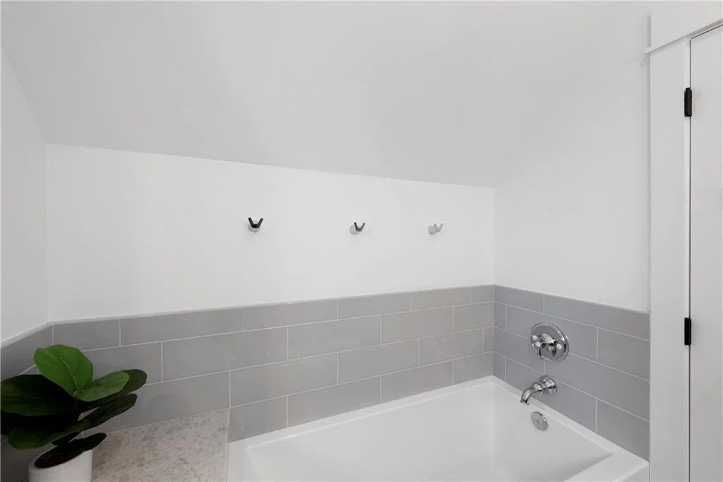 180 Sunset Ave 27.jpg