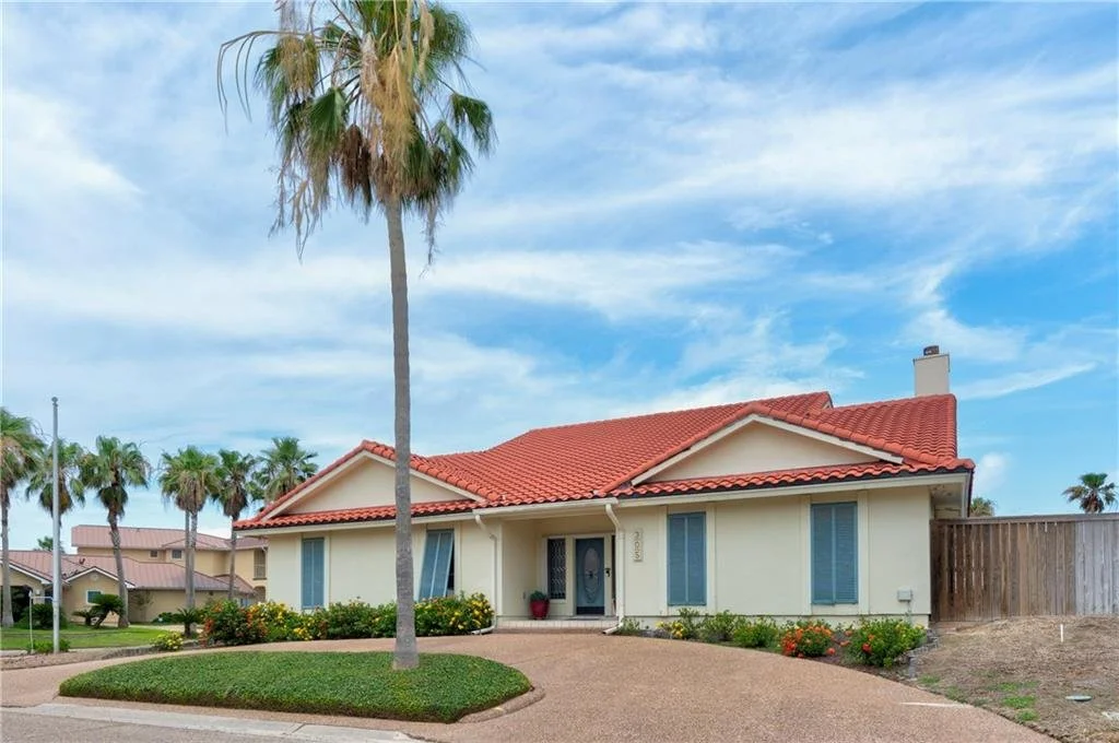 305 Marina Dr 2.jpg