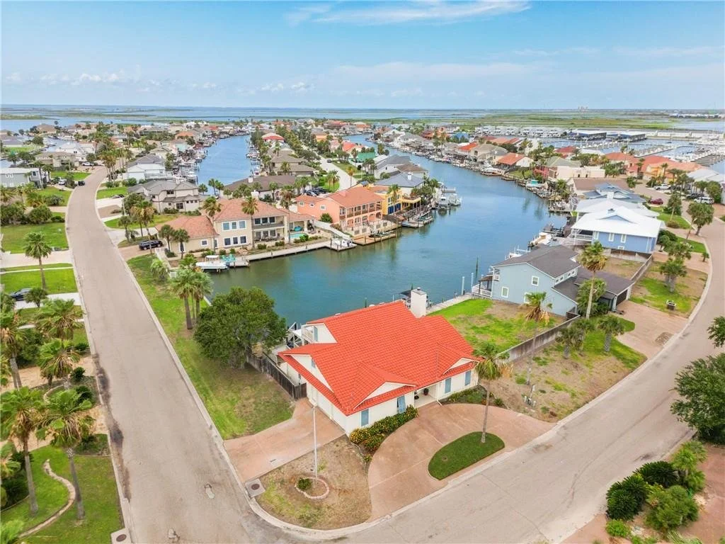 305 Marina Dr 3.jpg