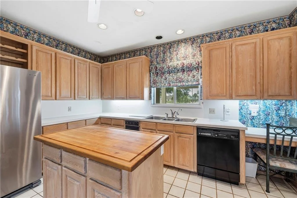 305 Marina Dr 12.jpg
