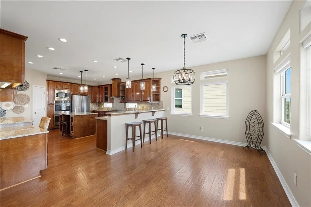853 Oceanside Dr 3.jpg