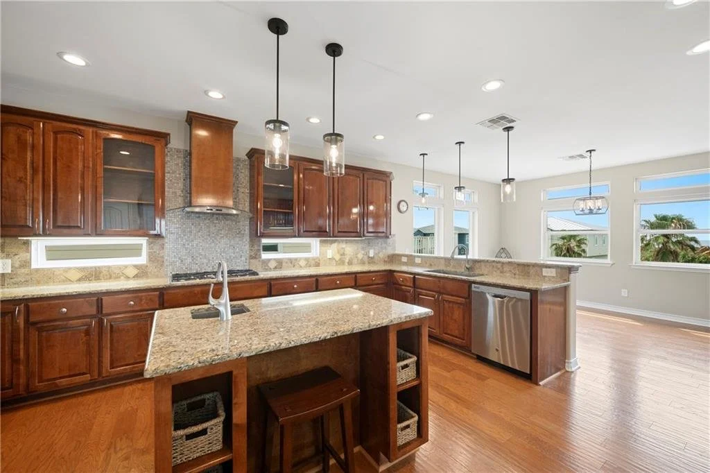 853 Oceanside Dr 5.jpg