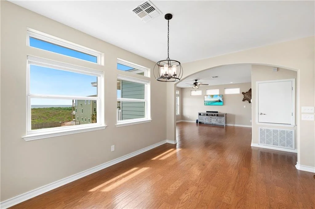 853 Oceanside Dr 9.jpg