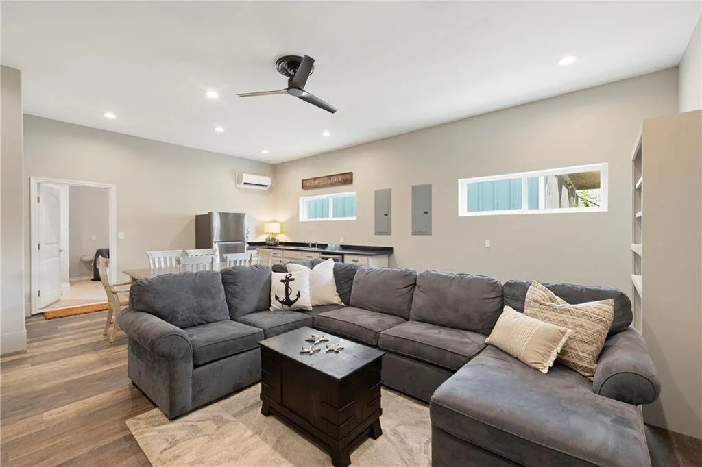 853 Oceanside Dr 11.jpg