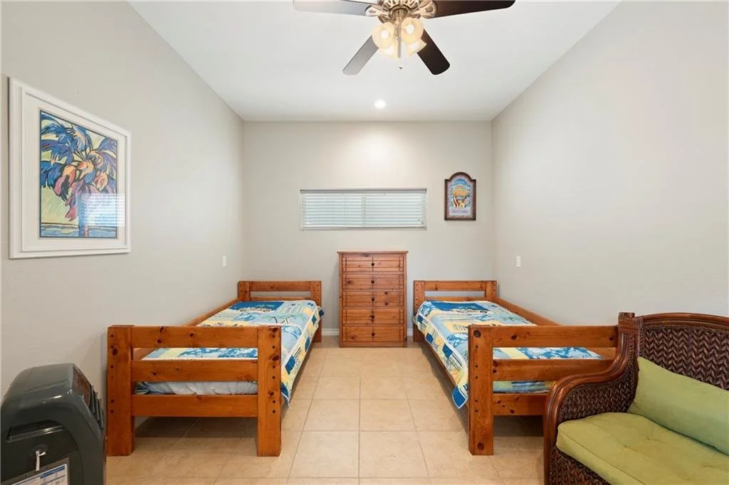 853 Oceanside Dr 27.jpg