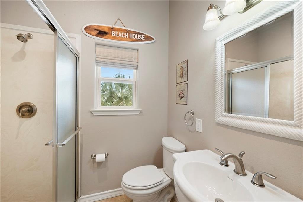 853 Oceanside Dr 30.jpg