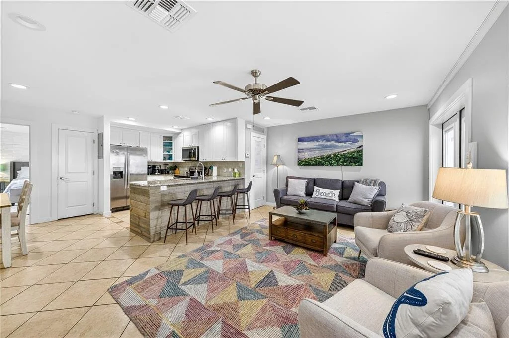 125 El Cortez Condos 4.jpg