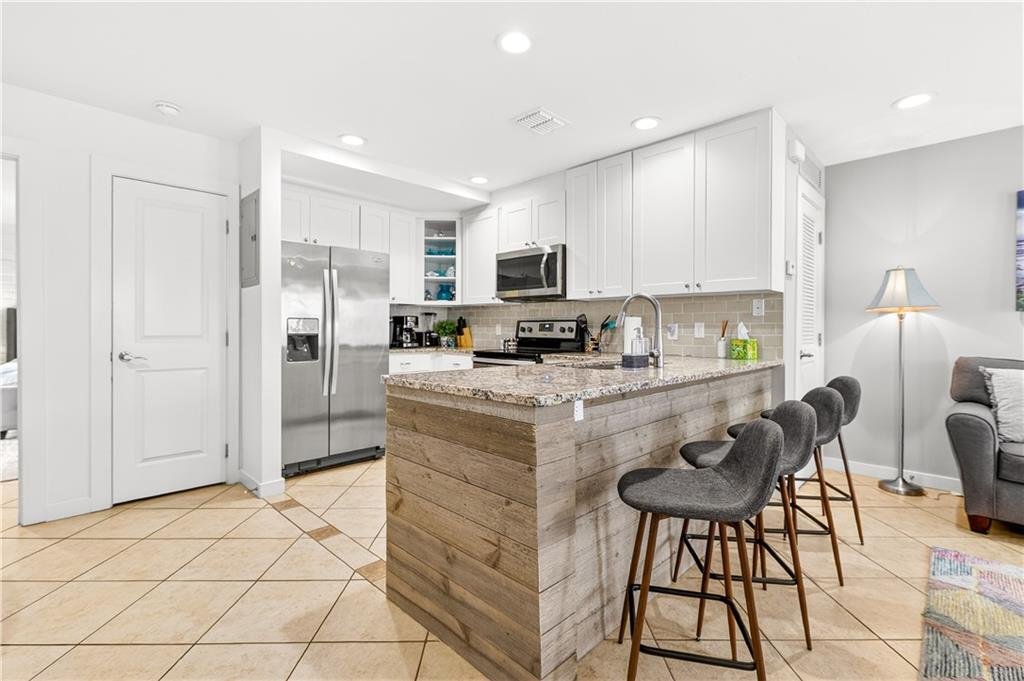 125 El Cortez Condos 9.jpg