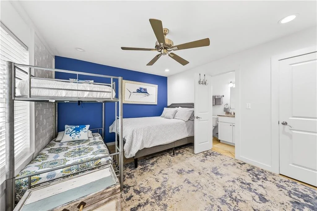 125 El Cortez Condos 13.jpg