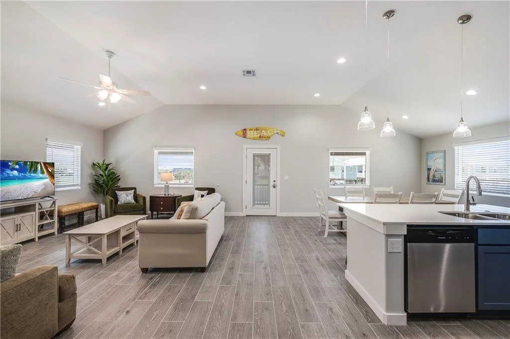185 Paradise Pointe 5.jpg