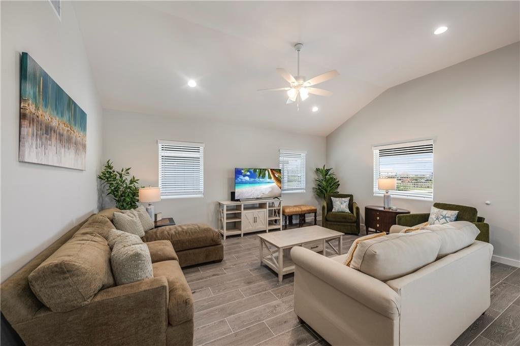 185 Paradise Pointe 6.jpg