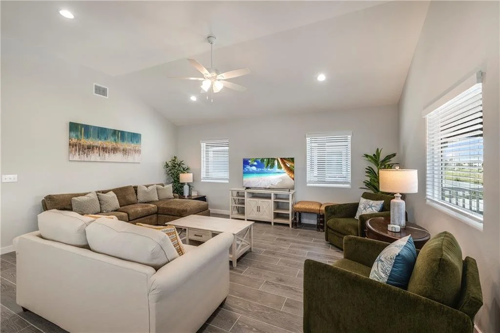185 Paradise Pointe 7.jpg