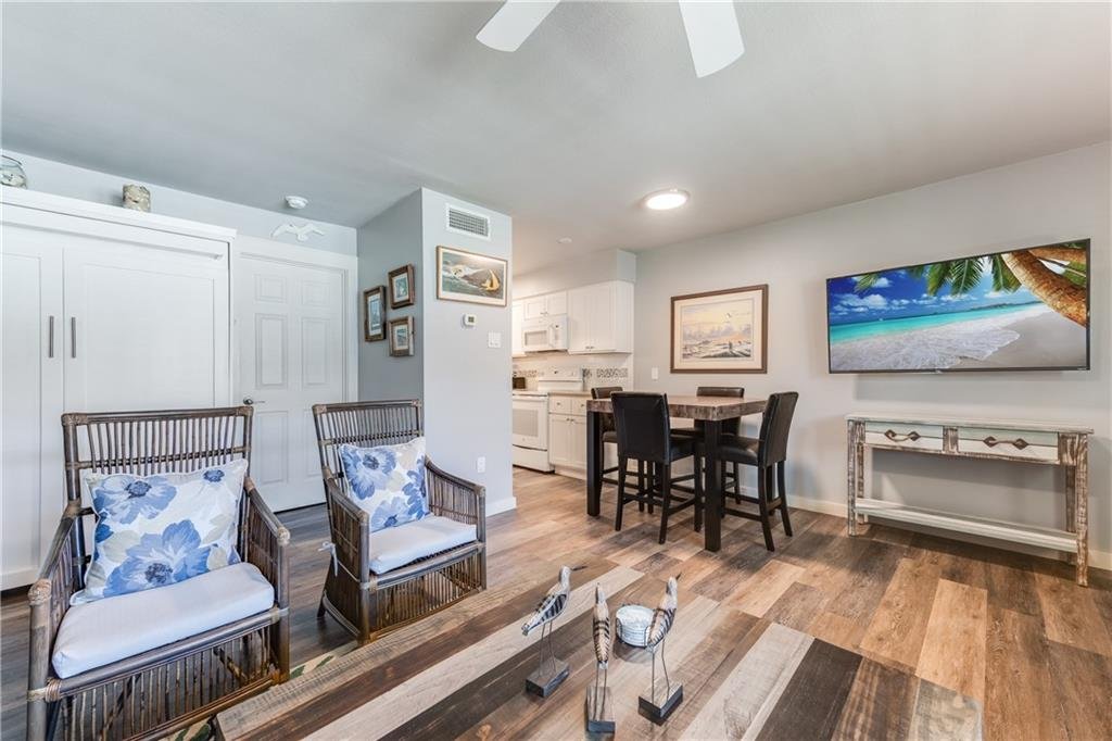 128 Courtyard Condos 6.jpg