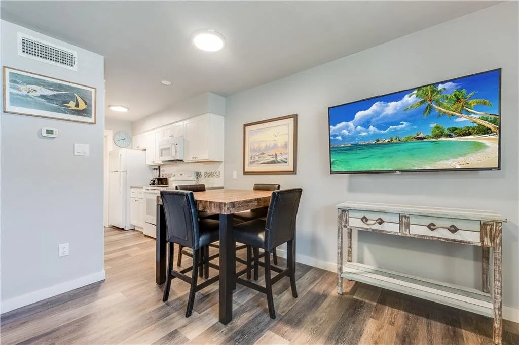 128 Courtyard Condos 9.jpg