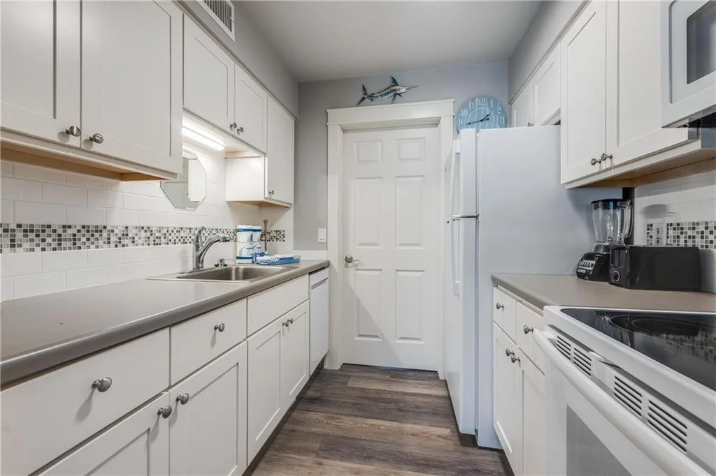 128 Courtyard Condos 12.jpg