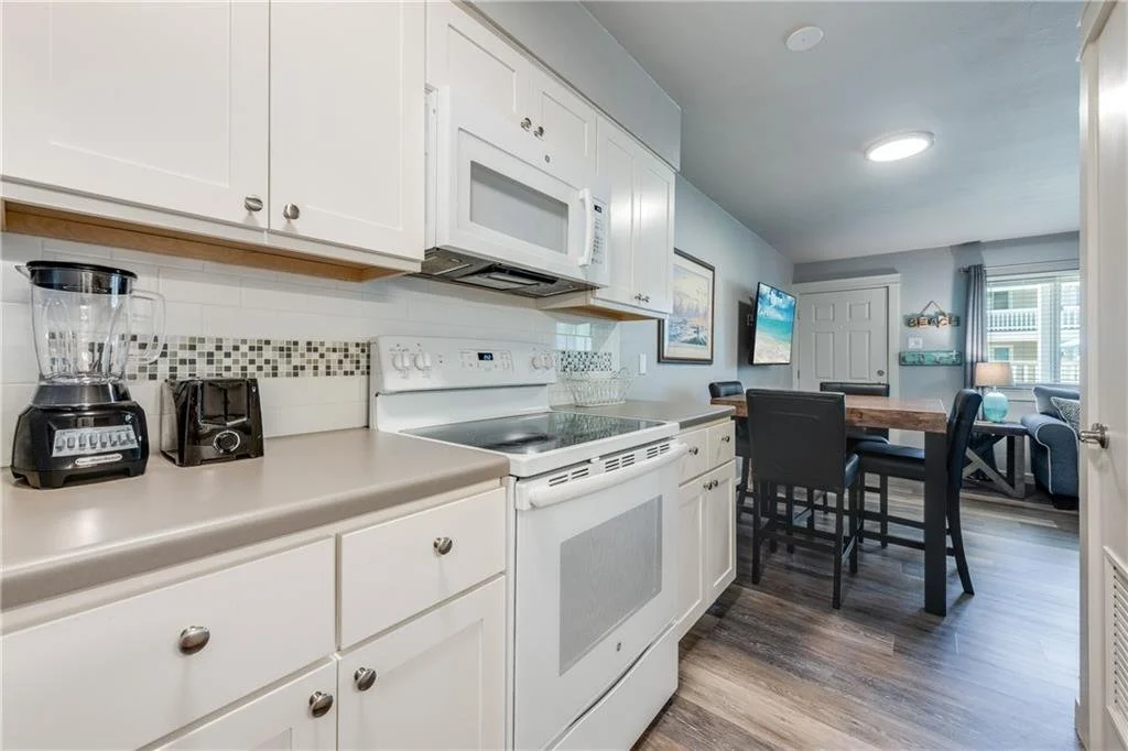 128 Courtyard Condos 14.jpg