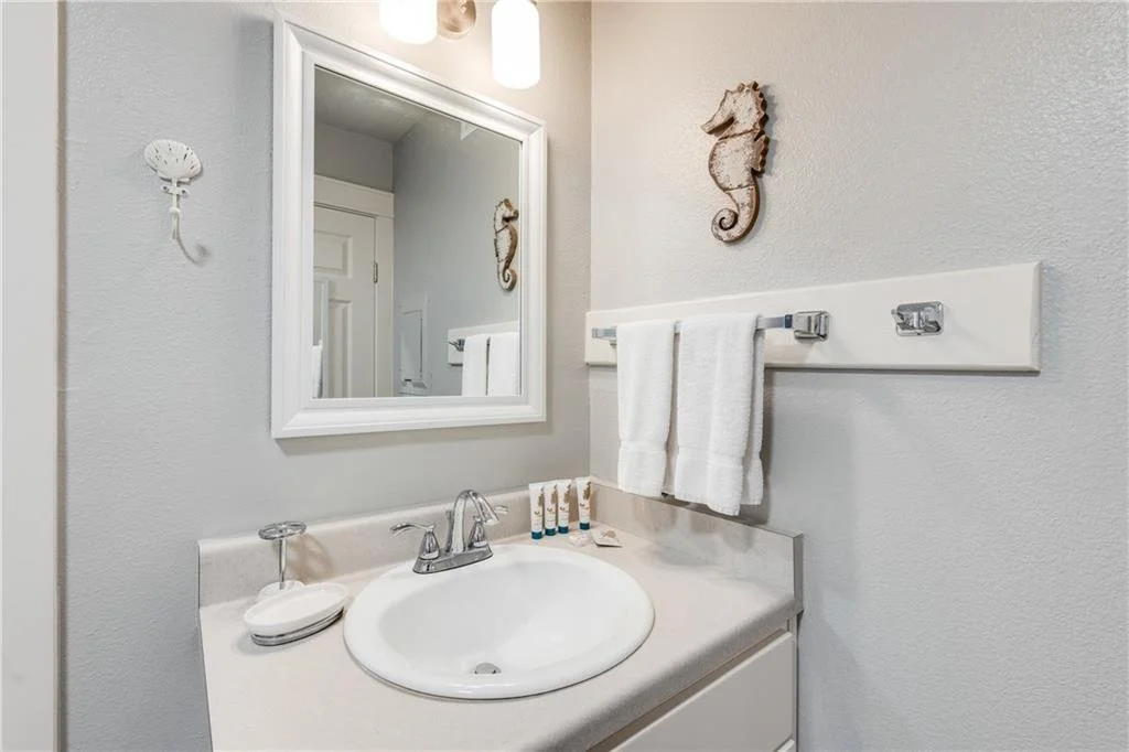 128 Courtyard Condos 19.jpg