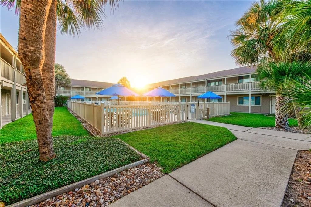 128 Courtyard Condos 27.jpg