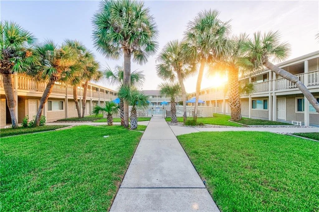 128 Courtyard Condos 31.jpg