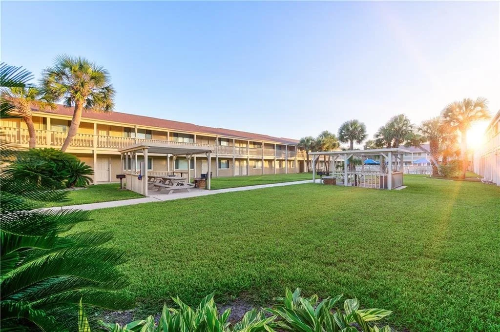 128 Courtyard Condos 32.jpg