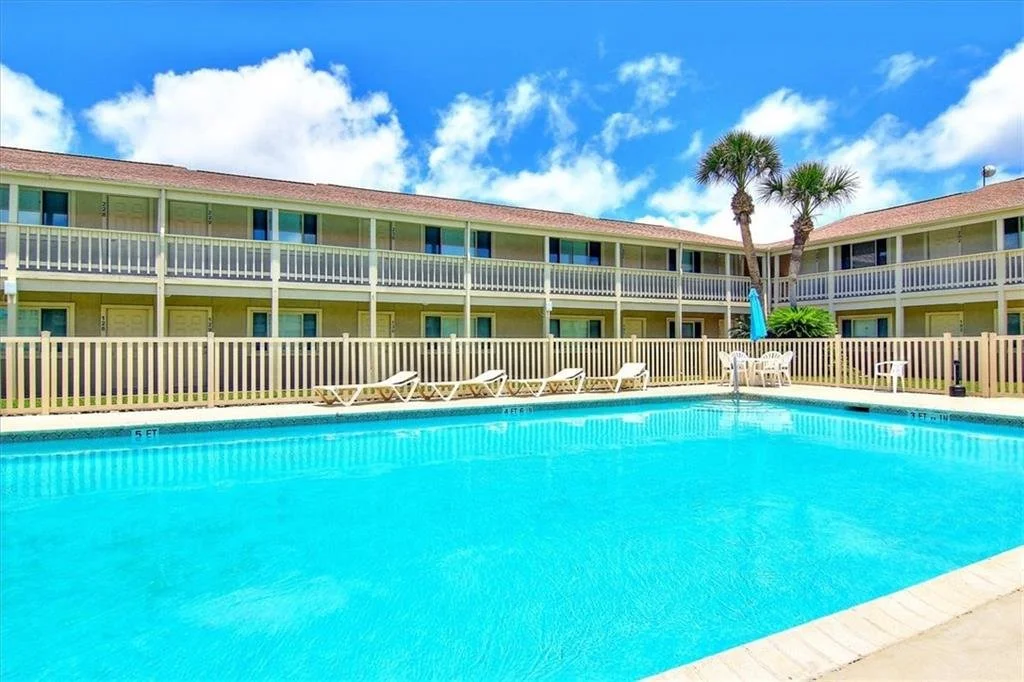 129 Courtyard Condos 25.jpg