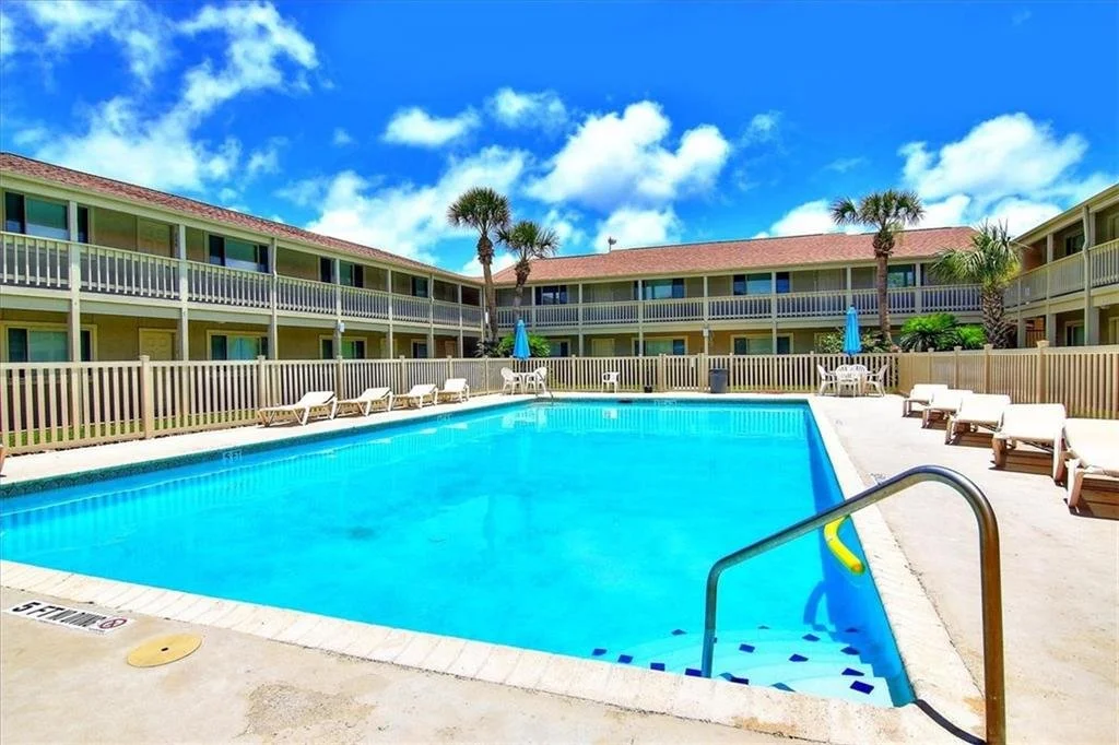 129 Courtyard Condos 29.jpg