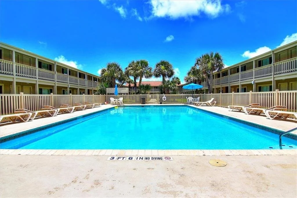 129 Courtyard Condos 30.jpg