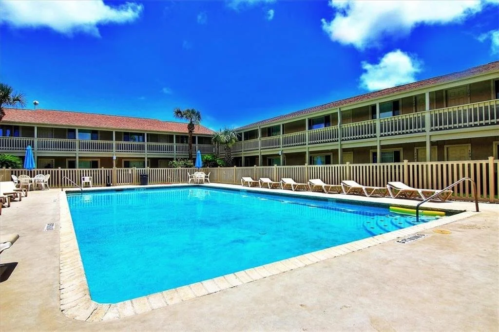 129 Courtyard Condos 31.jpg