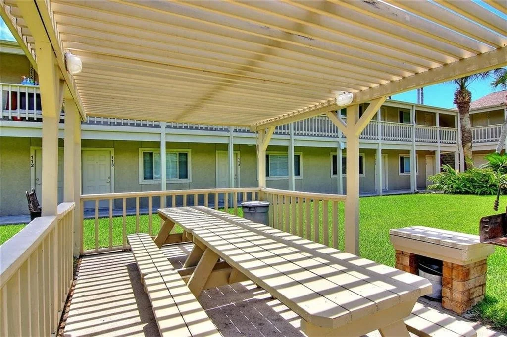 129 Courtyard Condos 32.jpg