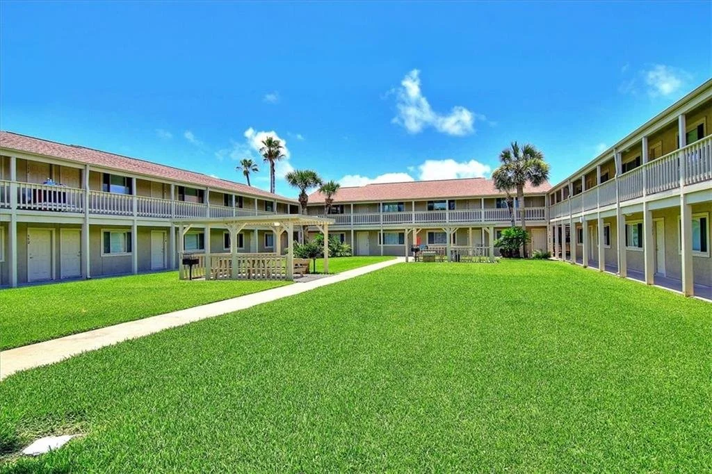 129 Courtyard Condos 34.jpg