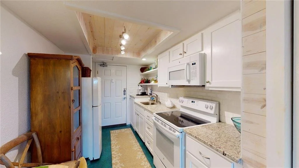 115 Sea Breeze Suites 10.jpg